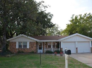 413 Vicki Pl, Hurst, TX 76053