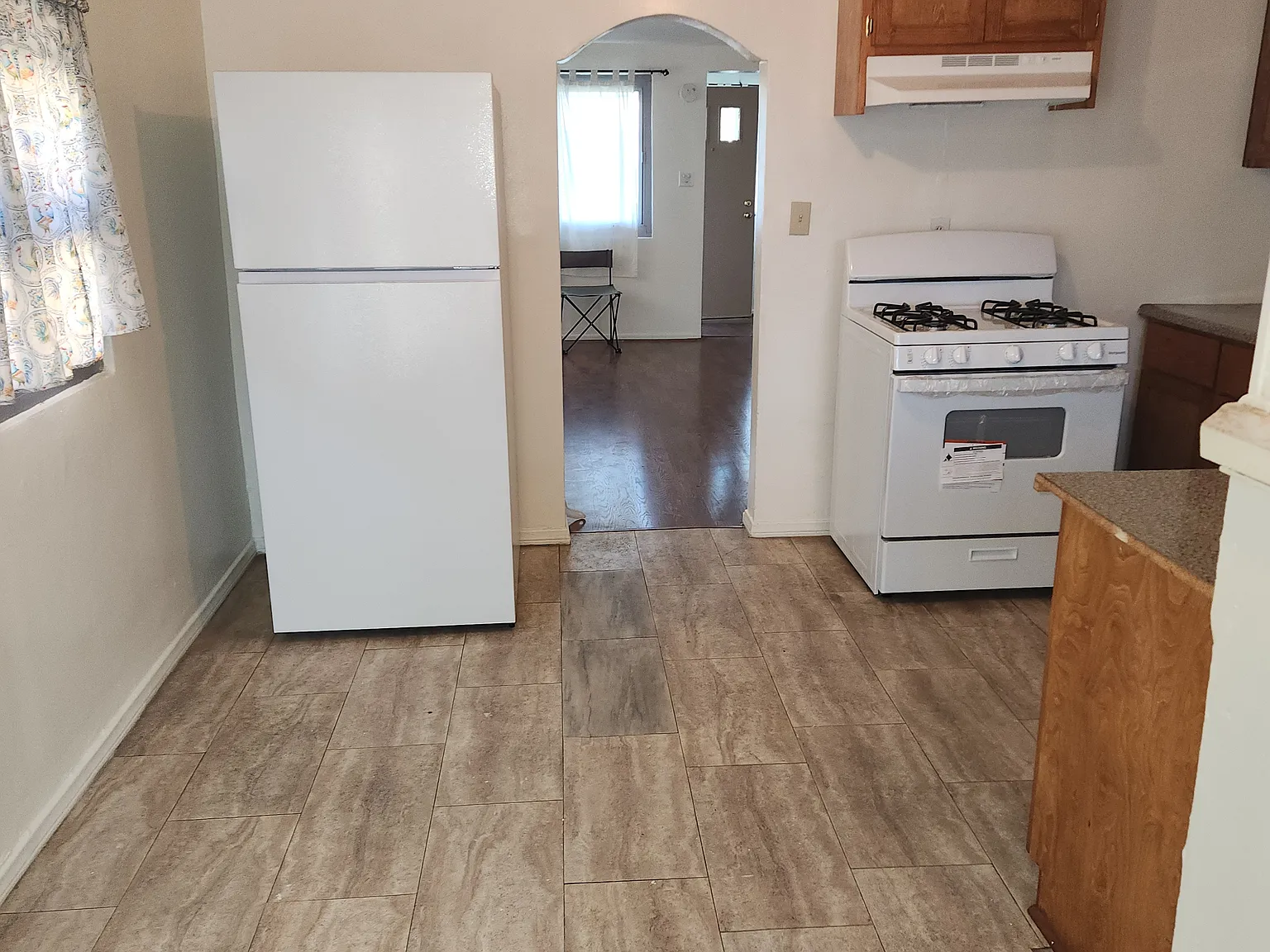 2 bed, 848 sqft, $2,400 — Photo 4