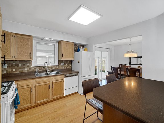 4th image of 1530 Alabama St