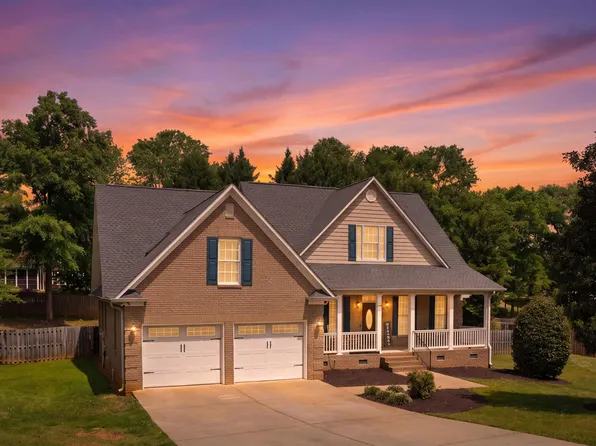 822 Tapestry Ct, Boiling Springs, SC 29316