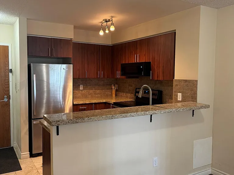 7 Lorraine Dr #1007 — Photo 2