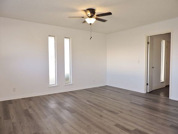 4th image of 3800 Busseron Dr