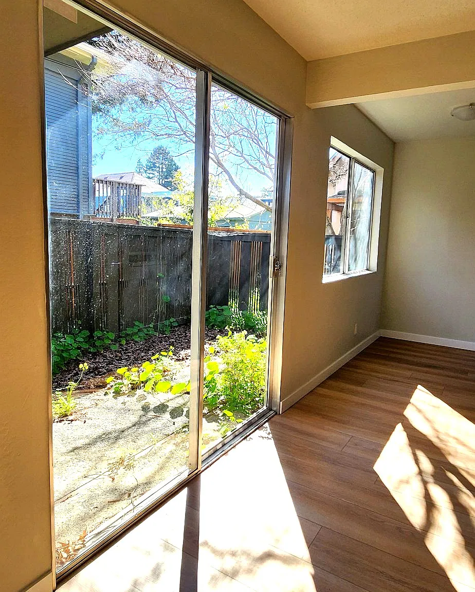 2 bed, 850 sqft, $3,050 — Photo 2