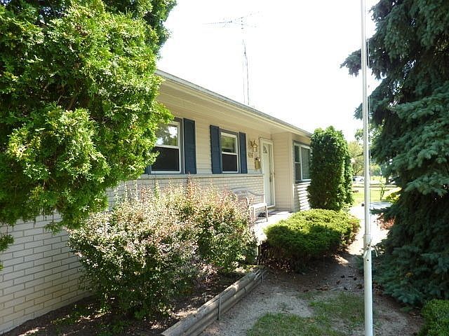 2nd image of 616 E Chelsea Cir