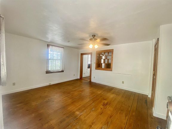 5th image of 5618 Avenue L #Up