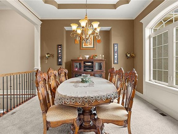 5th image of 608 NE Sundown Dr