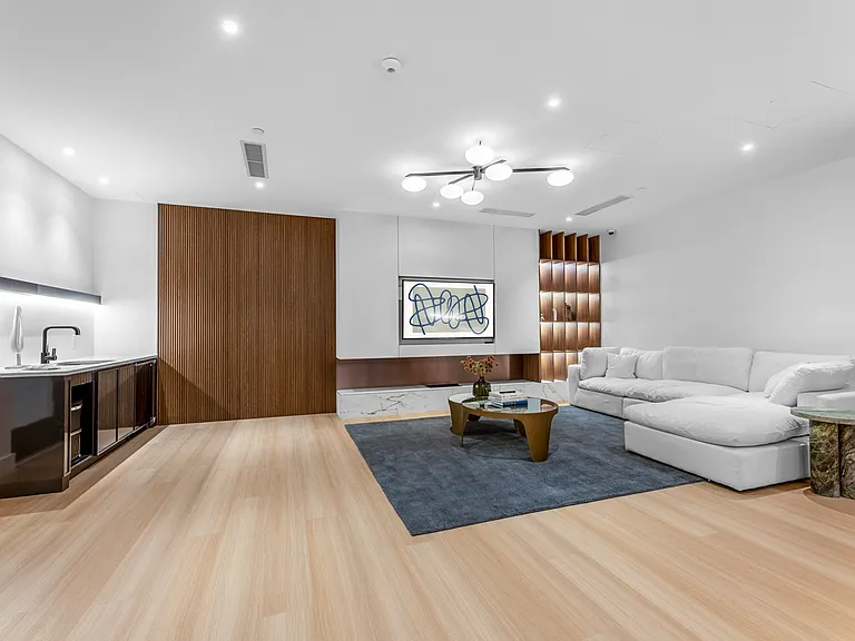 5055 Broadway #Penthouse 2 — Photo 14