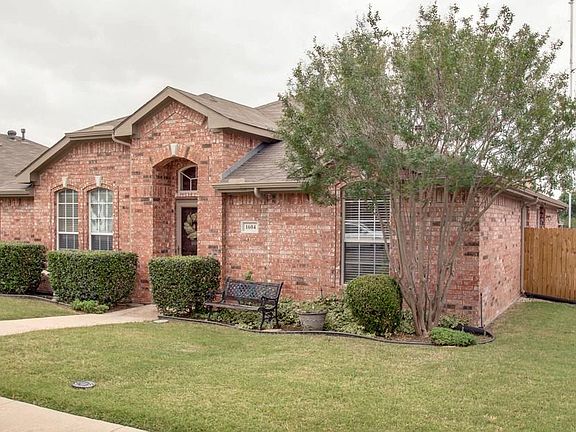 3rd image of 1604 Castle Rock Dr