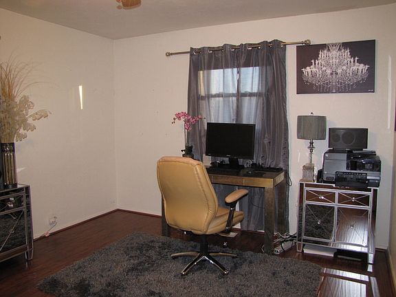 3rd image of 410 Southland Dr S