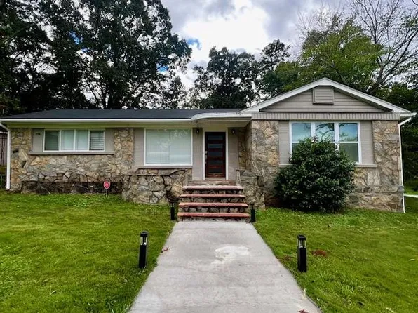 141 Fairview Dr, Fairburn, GA 30213