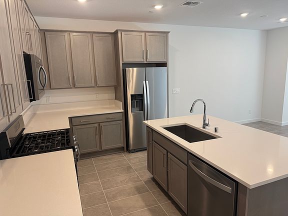 5th image of 2540 Vandra St