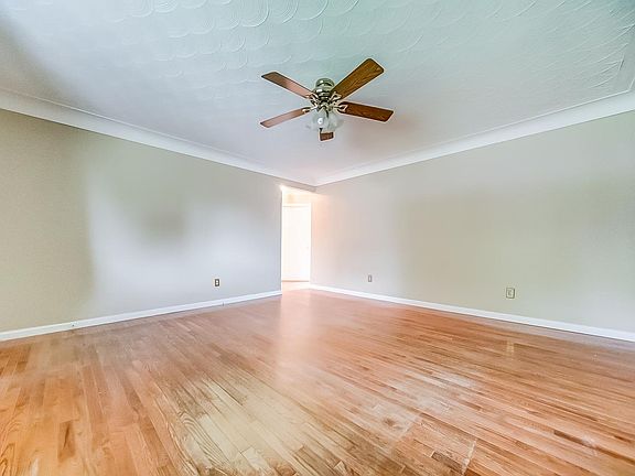 4th image of 137 Cynthia Ln