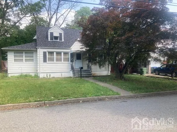 83 Player Ave, Edison, NJ 08817