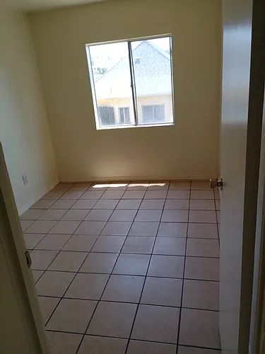627 1/2 W 56th St #1 Photo 1 627 1/2 W 56th St #1 Photo 1
