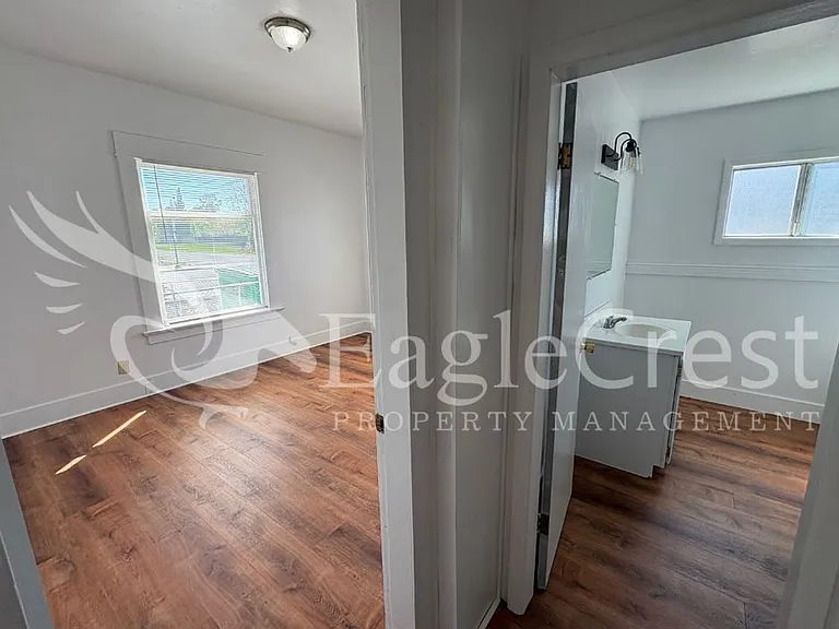 706 S College Ave — Photo 28