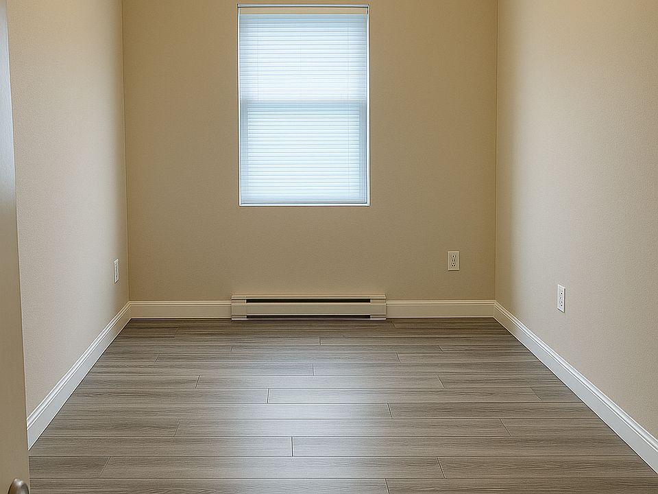 2nd image of 116 1/2 S Broadway St #D