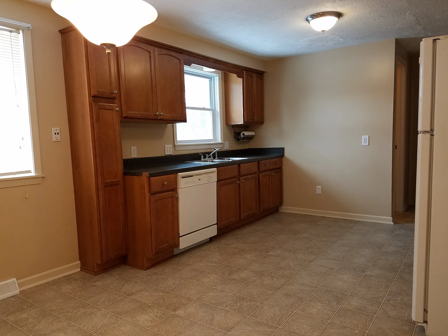 3 Bed 1.5 Bath Duplex - Jackson Township School — Photo 4