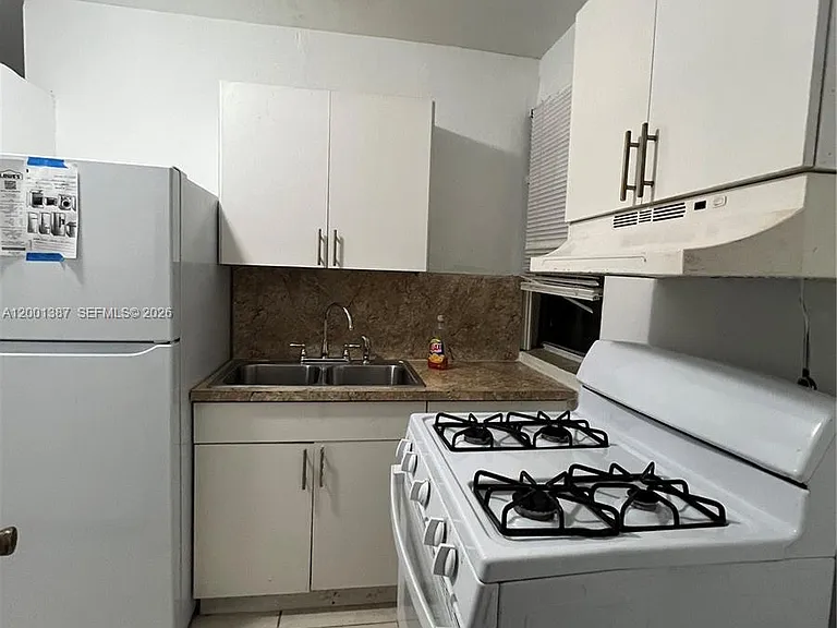 413 NW 33rd St #A — Photo 5