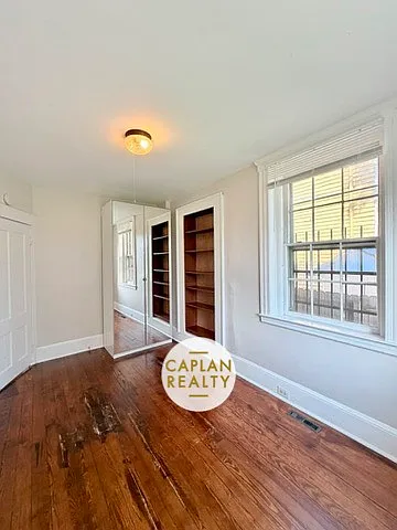 542 Chapel St #E — Photo 8
