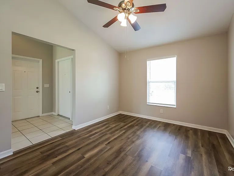 223 Beckley Dr — Photo 4