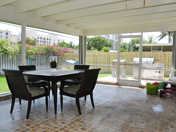 Screened patio 