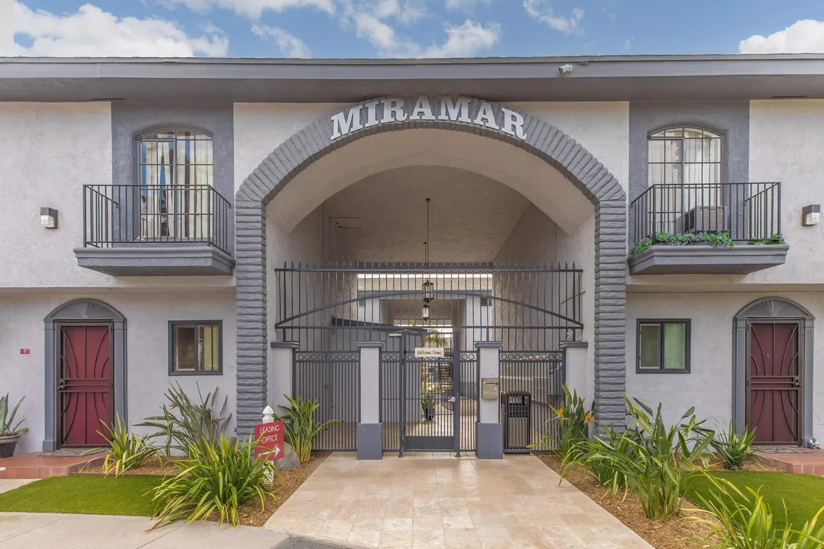 Primary Photo - Miramar Apartments