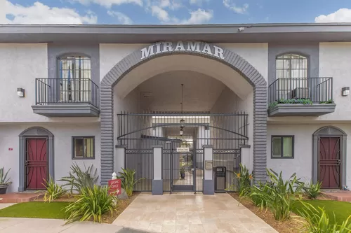 Miramar Apartments Photo 1
