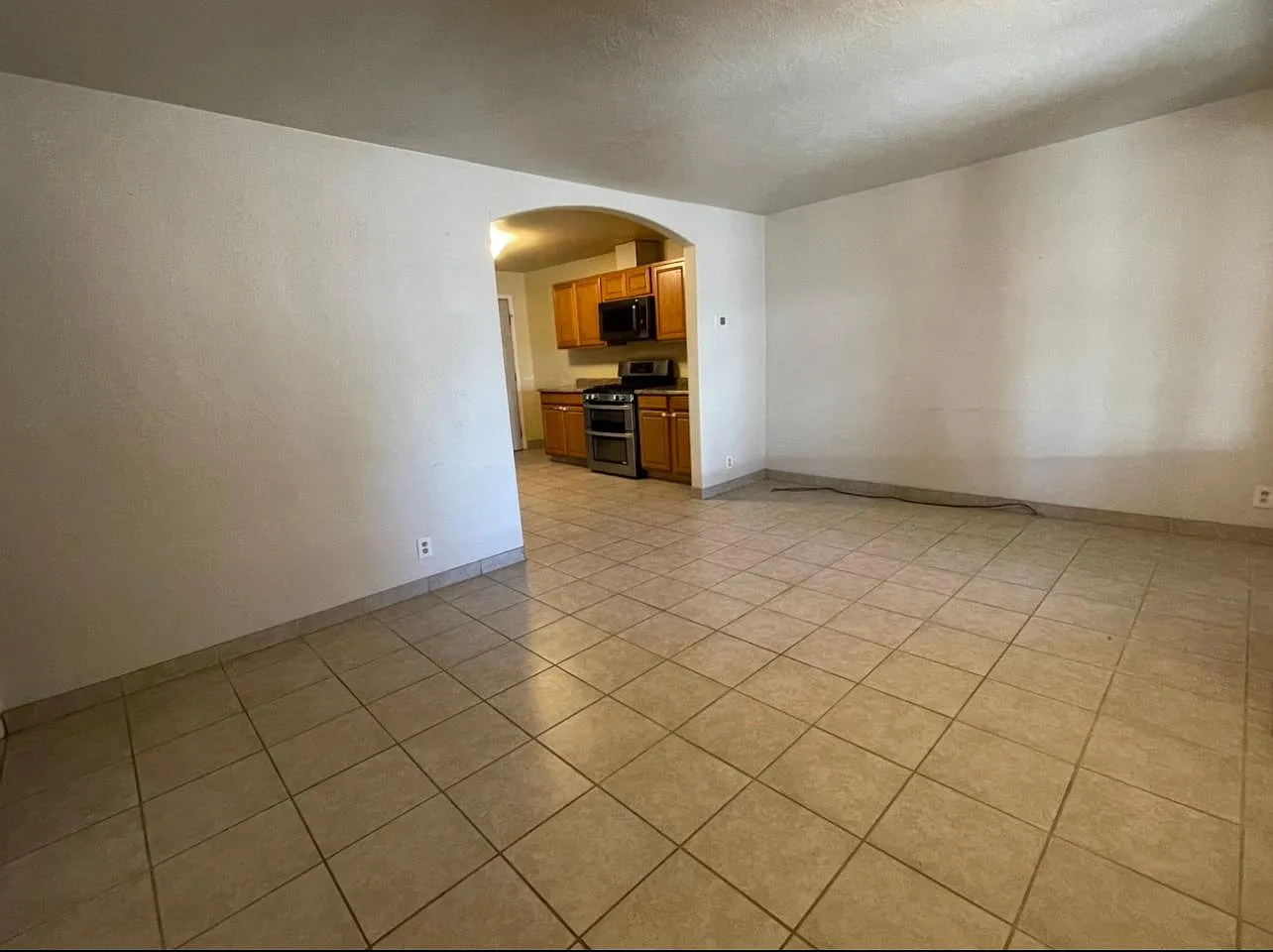 2 bed, 800 sqft, $1,950 — Photo 2