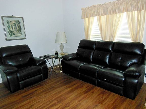 3rd image of 1313 Deverly Dr #315
