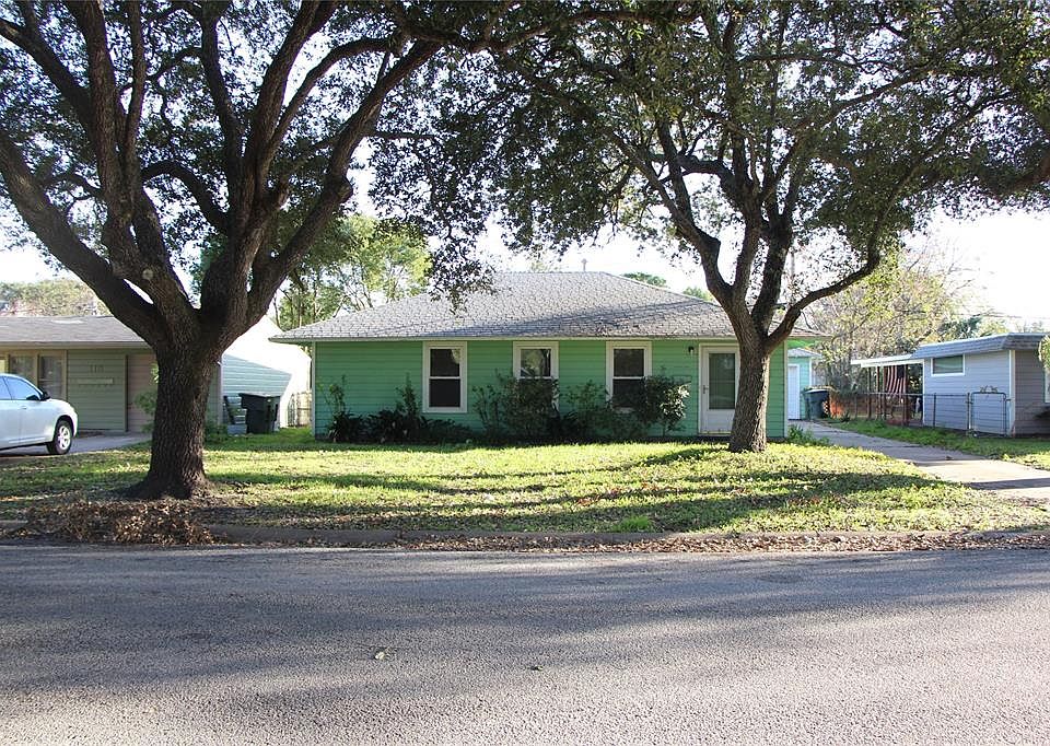 The oak trees in the front yard are great shade trees. They were planted from acorns by the current owner's grandfather, who was the original owner.