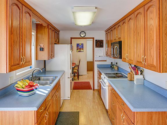 4th image of 849 NE 195th St