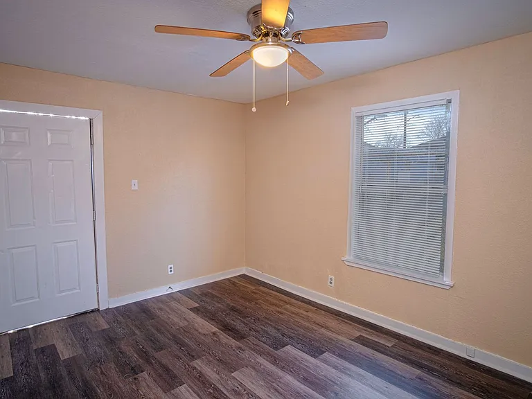 4115 S Presa — Photo 16