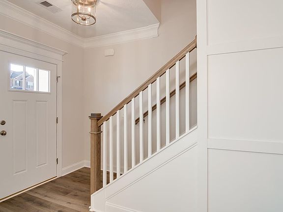 3rd image of 211 Seaton Avenue
