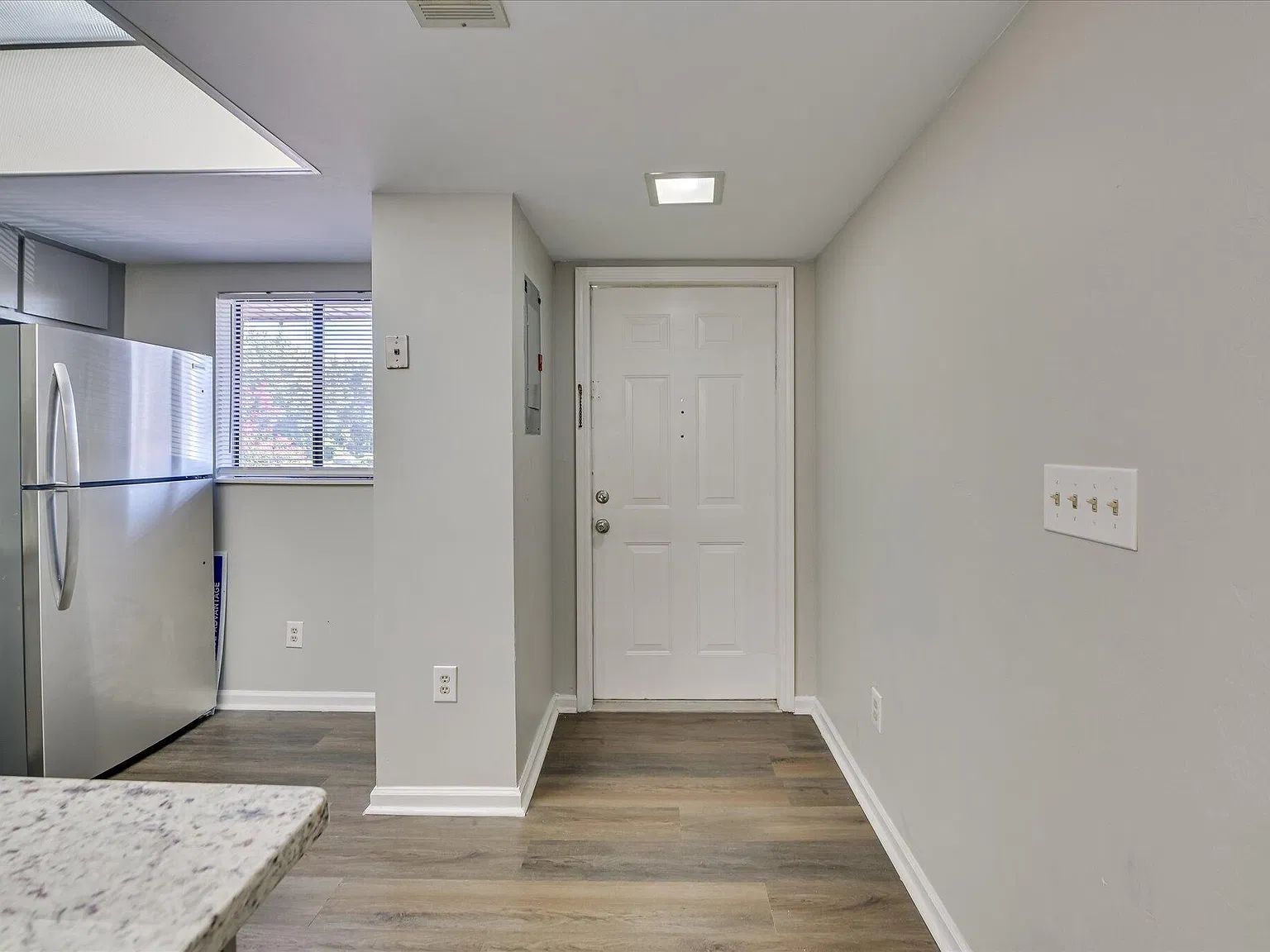 1007 Windsong Cir — Photo 3