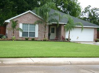 113 Poppy St, Lake Jackson, TX 77566