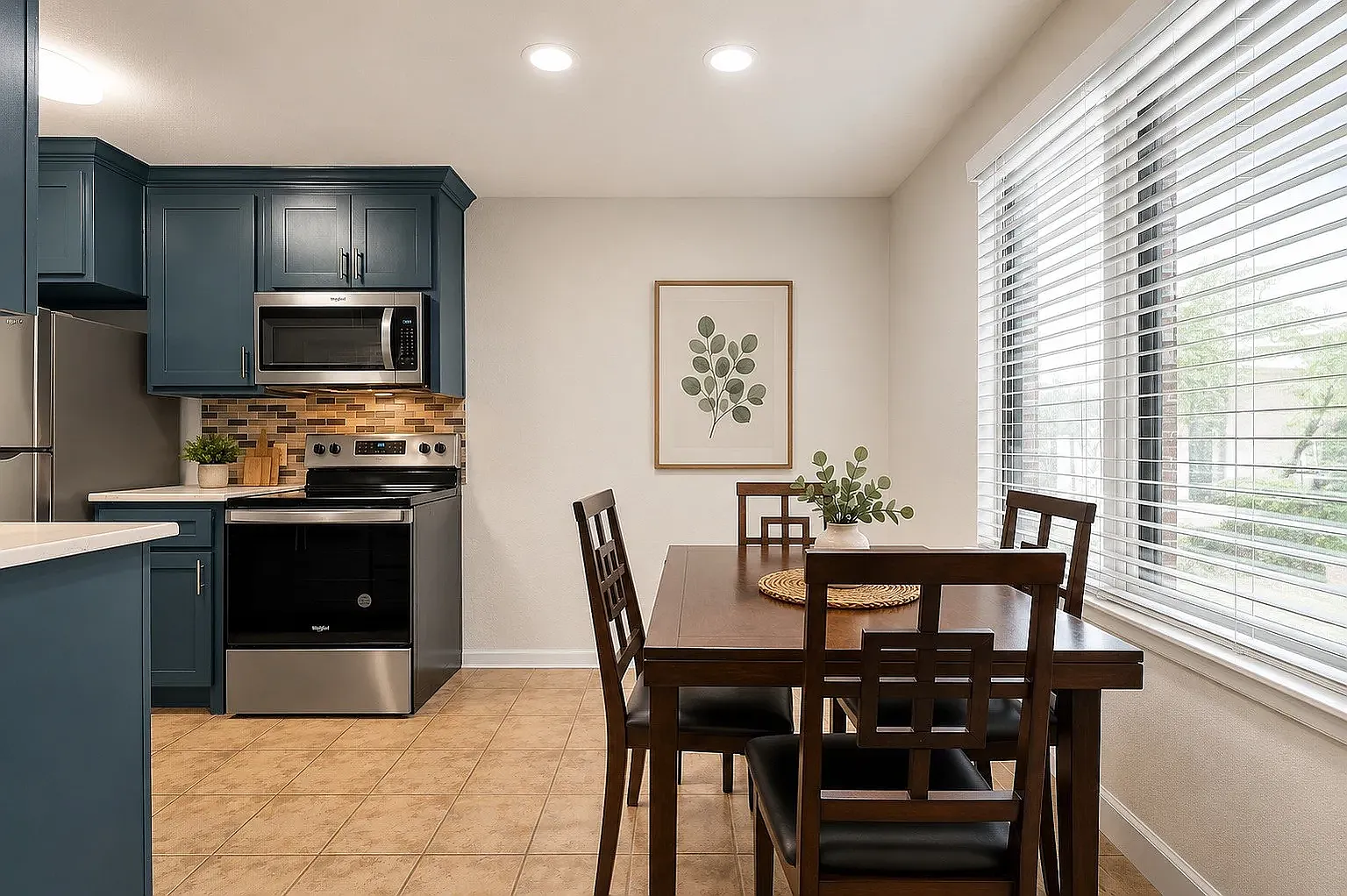 2 bed, 832 sqft, $1,200 — Photo 3