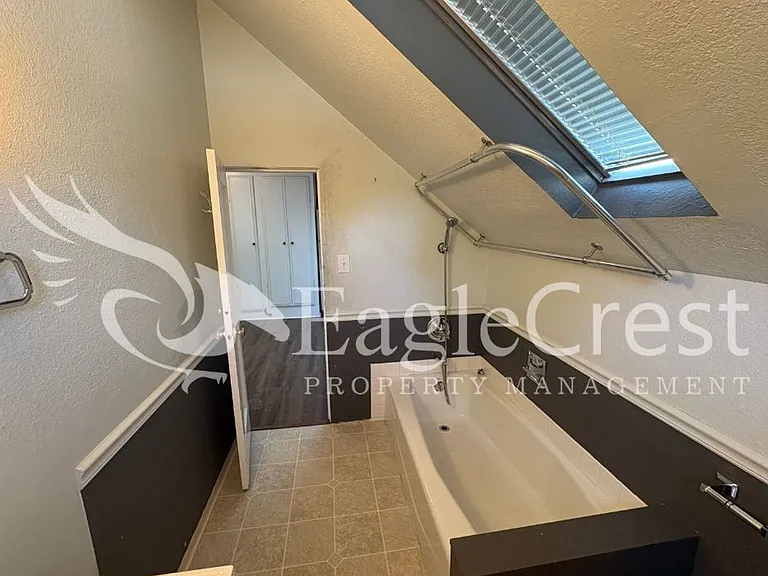 613 Locust St — Photo 37