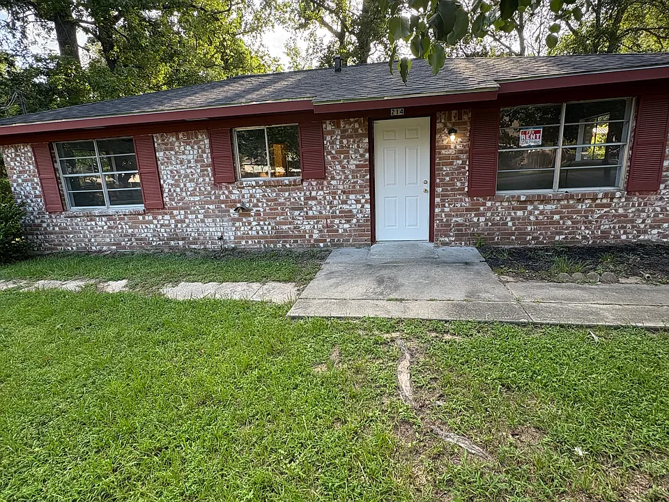 214 Pinewood Dr