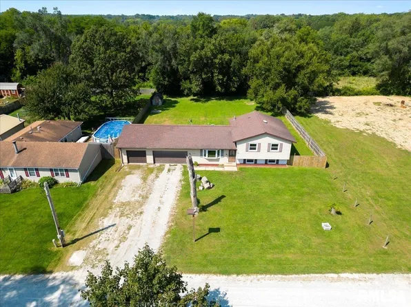 11604 96th Ave, Blue Grass, IA 52726