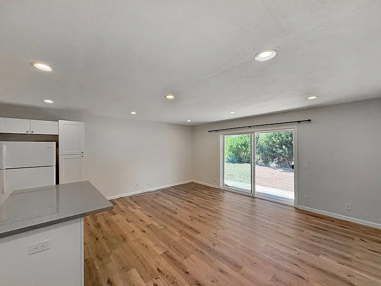 552 Luna Dr — Photo 6
