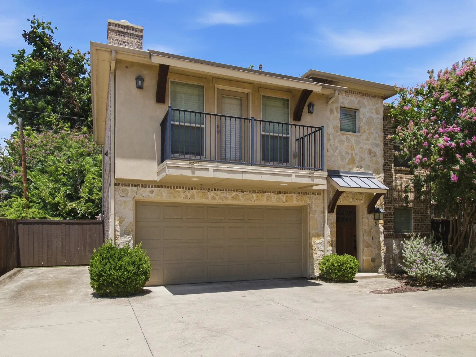 2 bed, 1372 sqft, $3,950 — Photo 1
