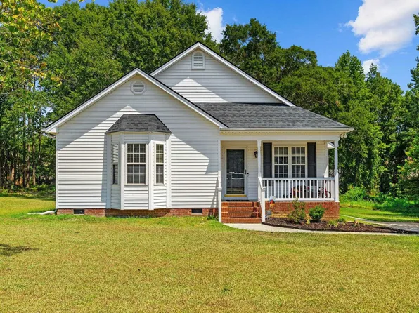 285 Arbor Crest Ln, Lillington, NC 27546