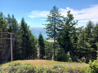 215 Parkview Rd, Whitethorn, CA 95589