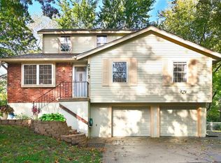 2913 SE 2nd St, Blue Springs, MO 64014