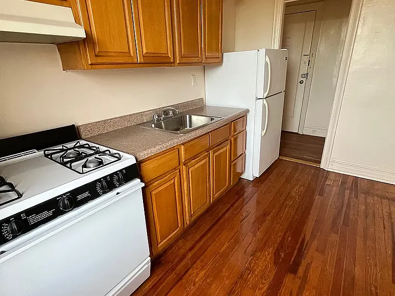 1900 Quentin Rd #B1 — Photo 2