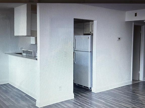 3rd image of 900 S PENINSULA DRIVE #111