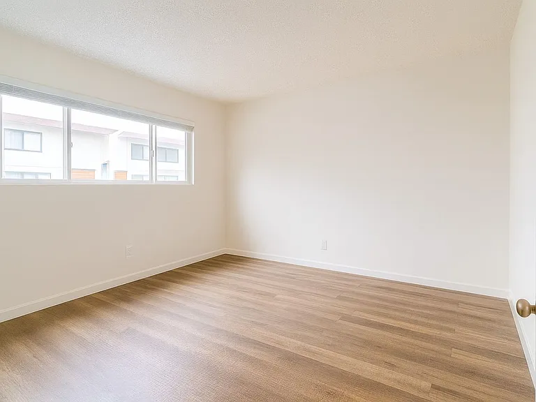 26110 Narbonne Ave — Photo 25