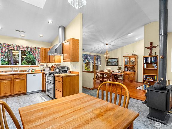 4th image of 11846 Deer Trail Lane SW