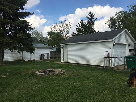 GARAGE AND FIRE PIT