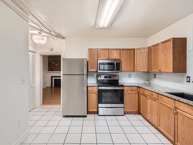 954 N Pearl St — Photo 3
